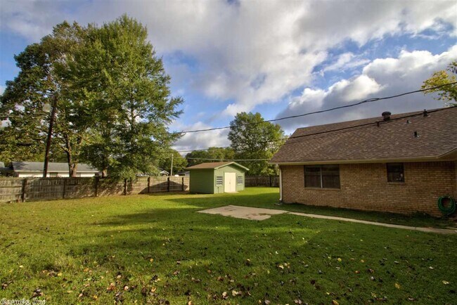 Building Photo - 4102 Monroe Dr