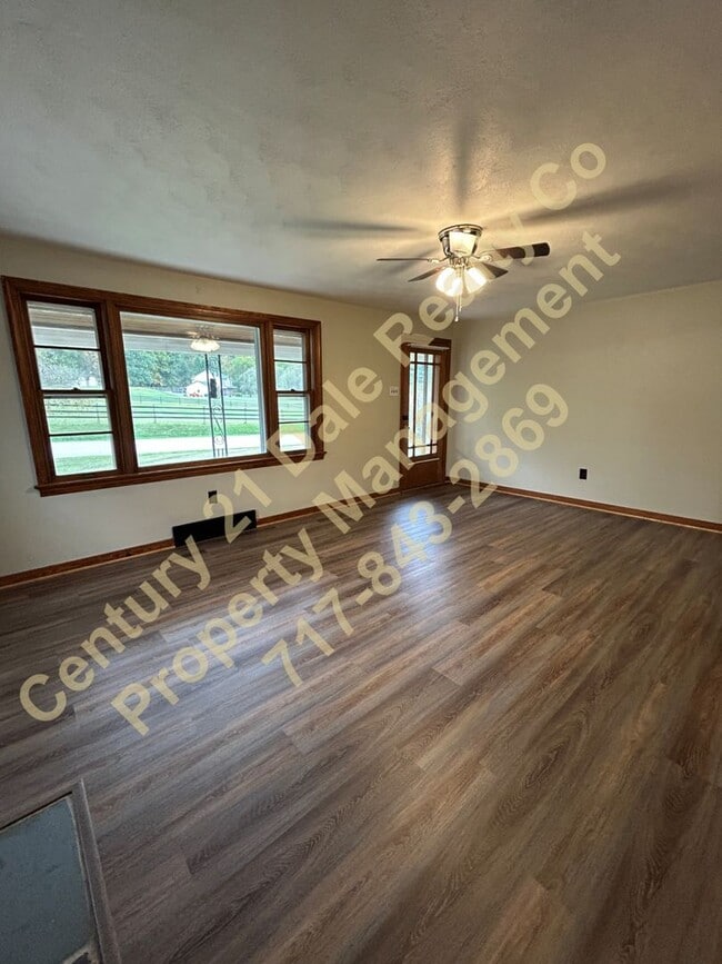 Building Photo - Fully remodeled 2 Bedroom All one Level ho...