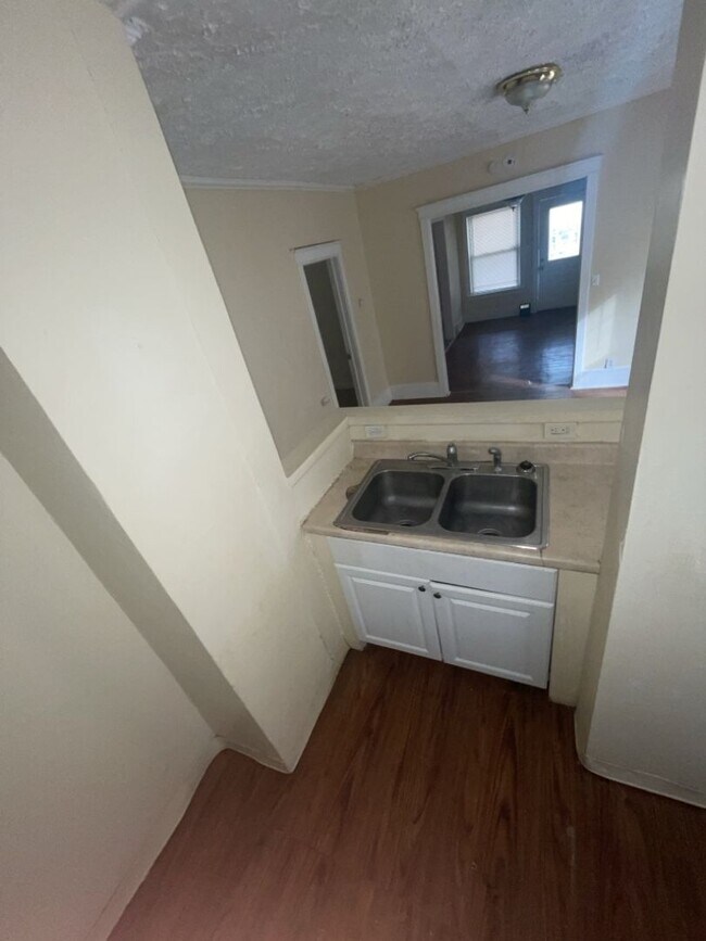 Foto del edificio - 1356 W 91st St