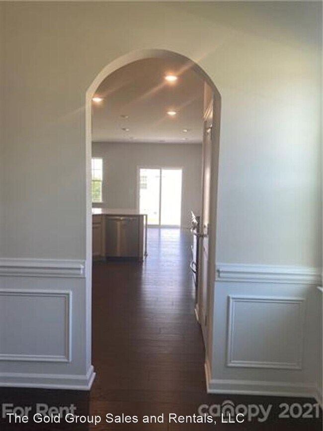 Building Photo - 5 br, 4.5 bath House - 17306 Snug Harbor Rd