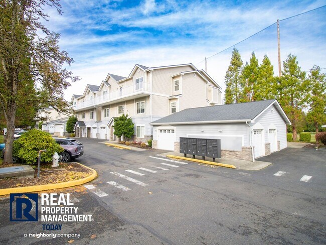 Foto del edificio - Beautifully Furnished 3 Bedroom Condo!