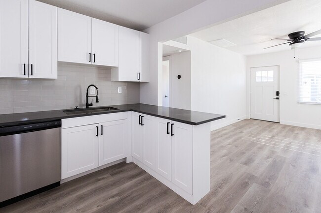 Foto del edificio - 833 E Turney Ave