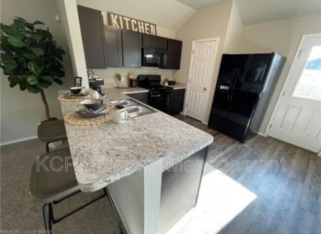 Building Photo - 10634 Cottonwood Dr