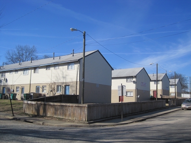 Primary Photo - Lynnhaven Apartments