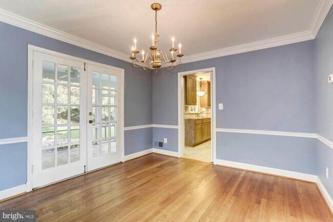 Building Photo - 5601 Knollwood Rd
