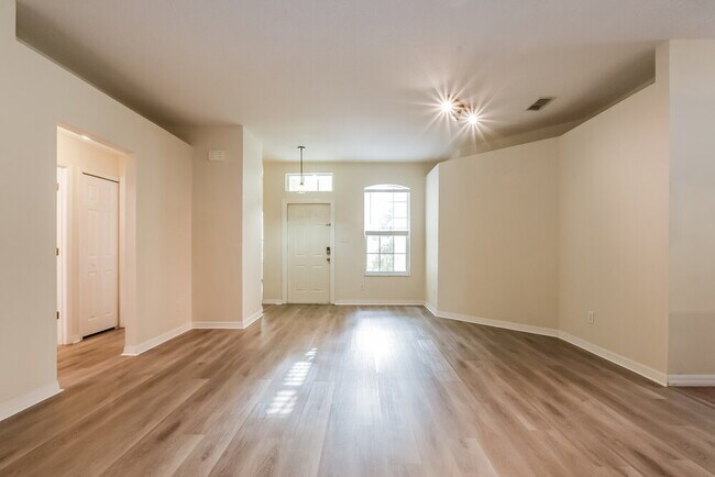 Building Photo - 1174 Dekleva Dr
