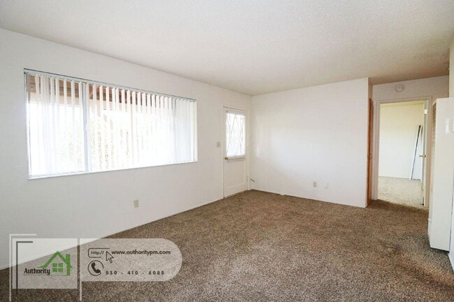 Building Photo - 20877 Cottonwood Dr