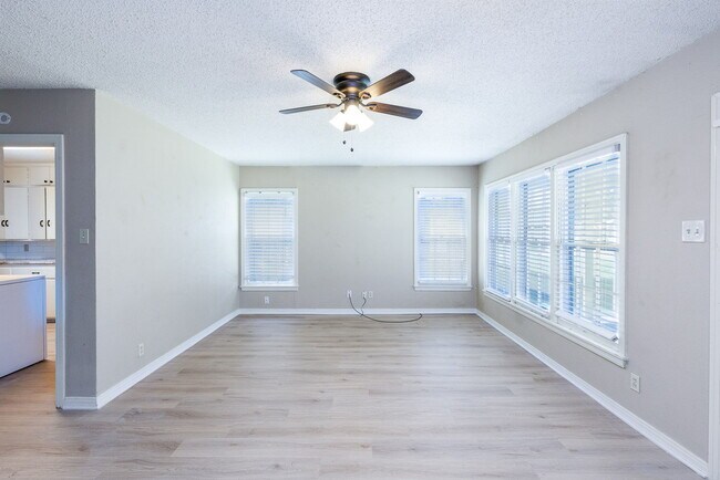 Foto del edificio - Charming Home Near Texas Tech – Modern Upg...
