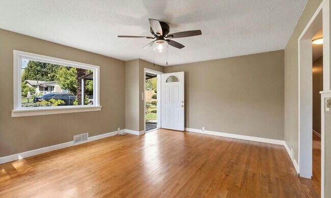 Foto del edificio - McMicken Heights - 3 bedroom plus 2 dens a...