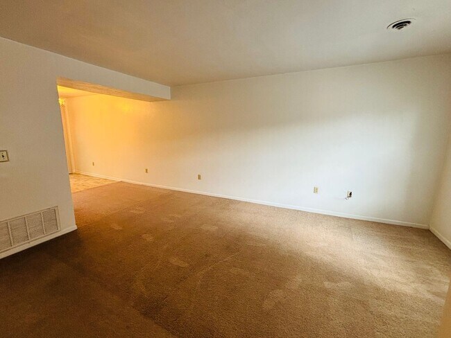 Foto del edificio - 2 Bedroom, 1.5 Bath Townhouse