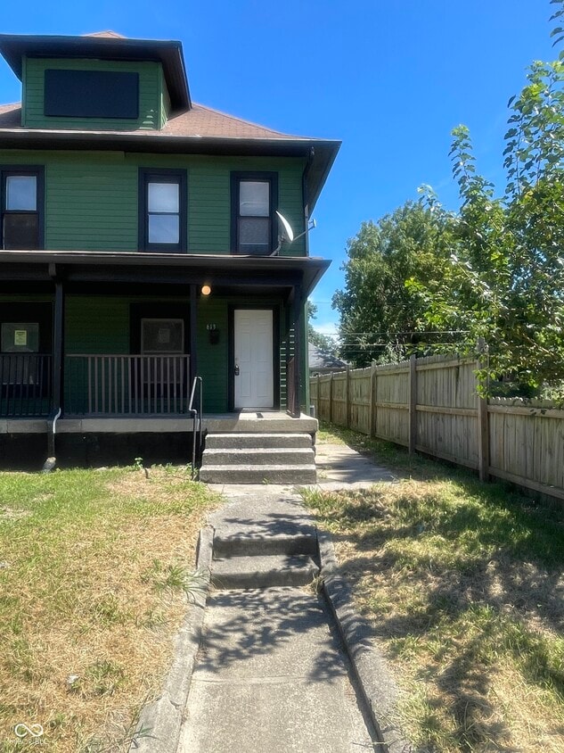 Foto principal - 613 N Tacoma Ave
