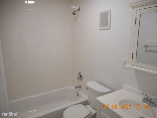 Foto del edificio - 2 br, 1.5 bath Townhome - 486 Duane Ter