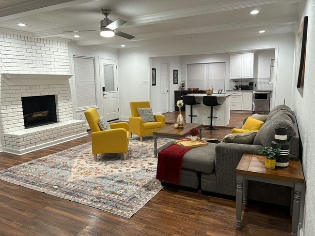 Foto del edificio - 17211 Rolling Creek Dr