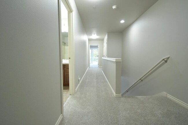 Building Photo - 321 Hardie Ave NW
