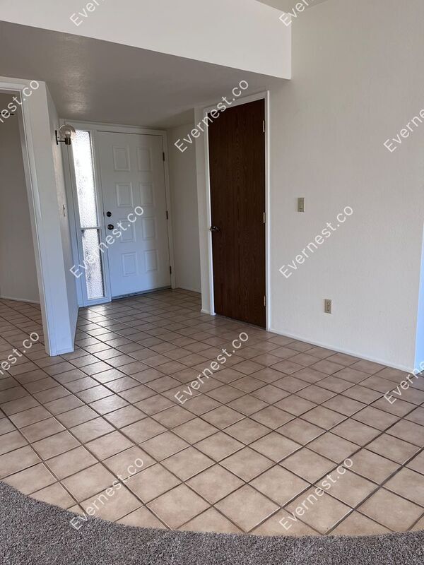 Building Photo - 5810 E Chiricahua Trl