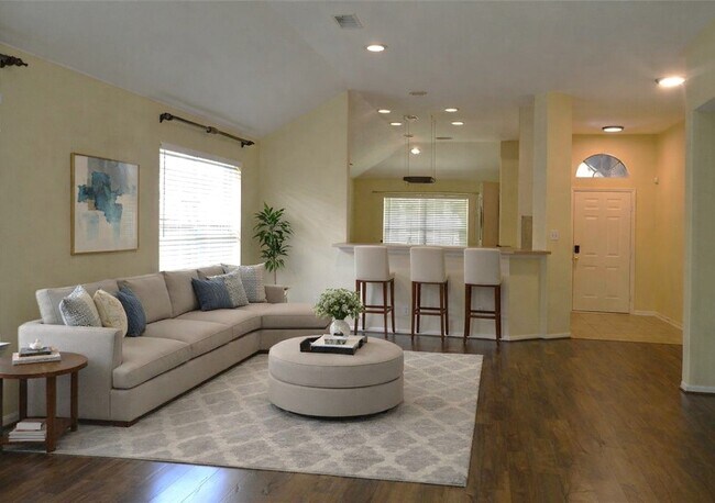 Foto del edificio - 18011 Rose Hill Park Ln