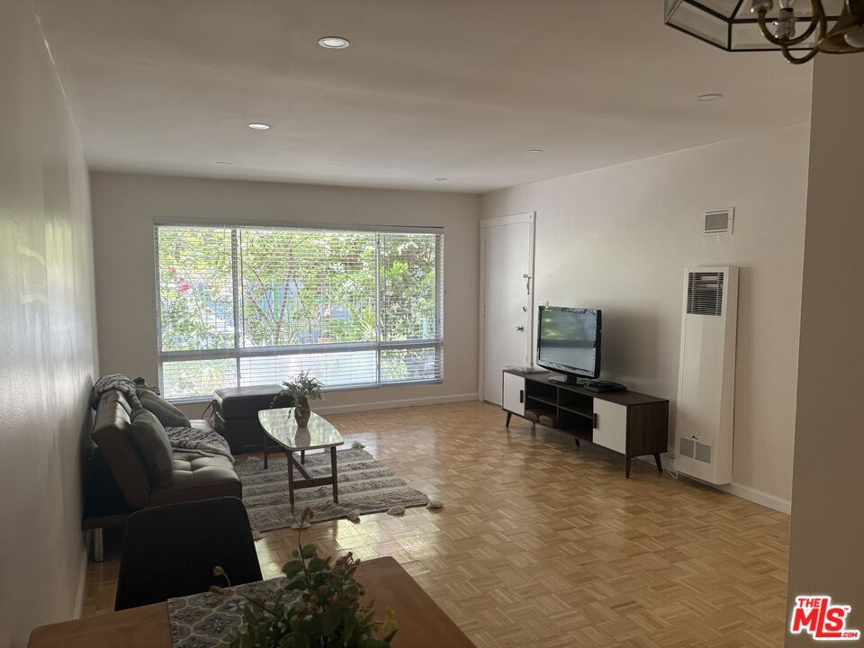 Foto principal - 828 Lincoln Blvd