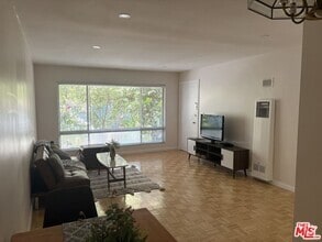 Building Photo - 828 Lincoln Blvd