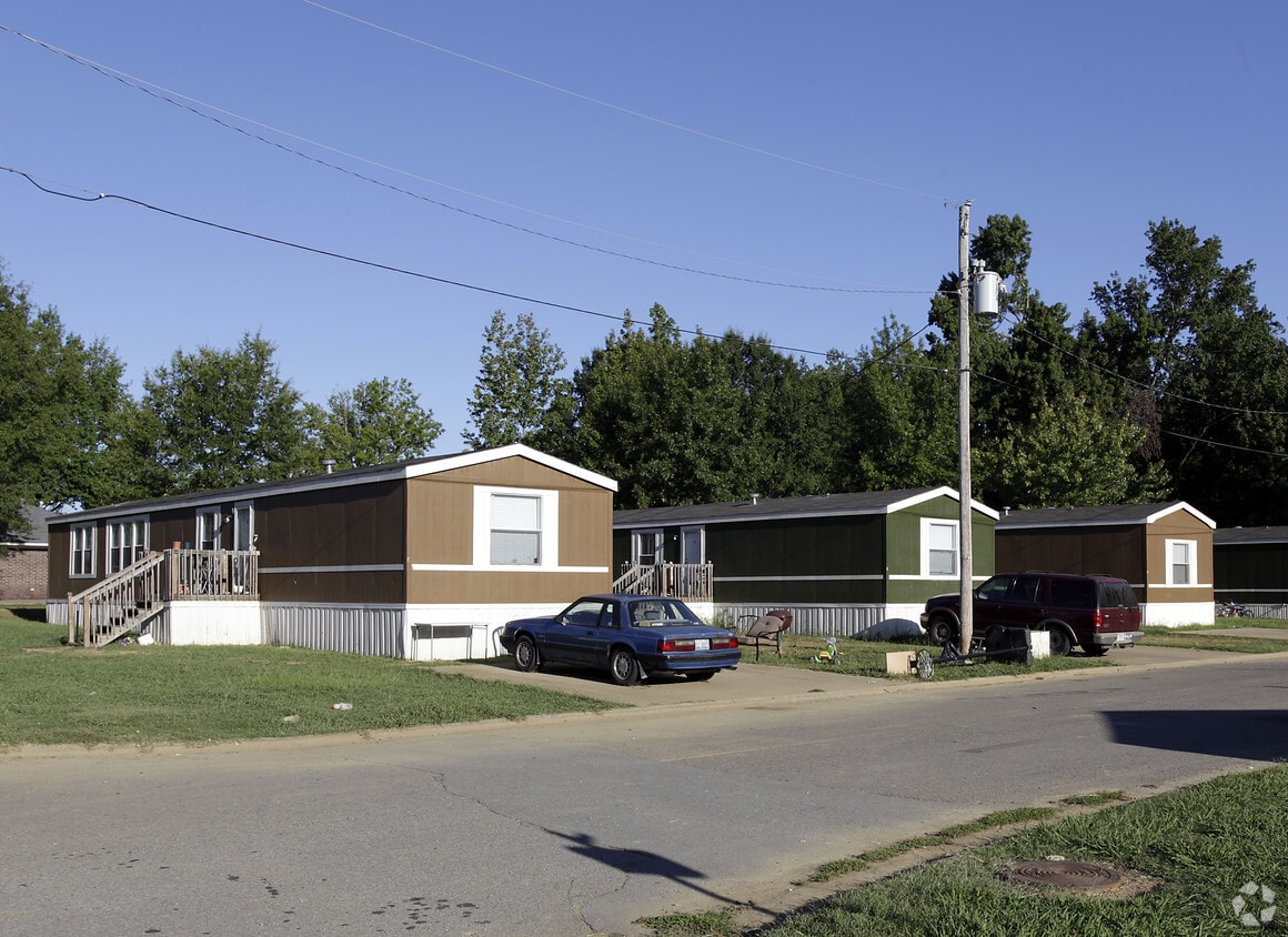 Primary Photo - 3 Glenlee Dr
