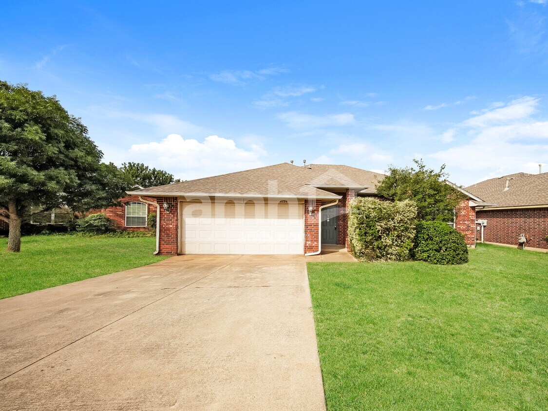 Primary Photo - 4129 Queens Dr