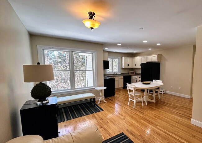 Espacio habitable luminoso y abierto - 4 Evergreen Dr