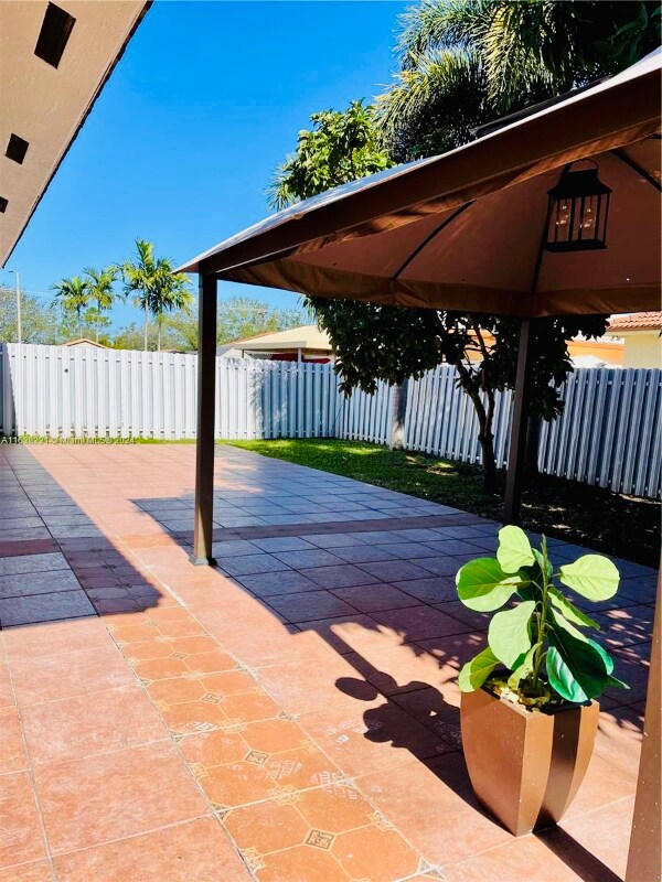 Building Photo - 20125 NW 78th Pl