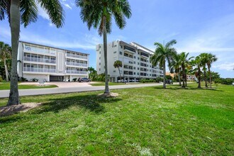 Building Photo - 1477 Park Beach Cir