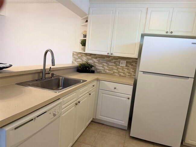 Foto del edificio - 8183 Severn Dr