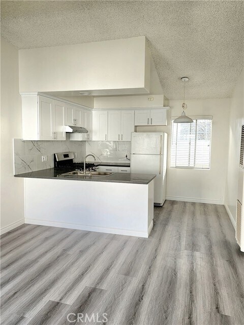 Foto del edificio - 208 N Catalina Ave