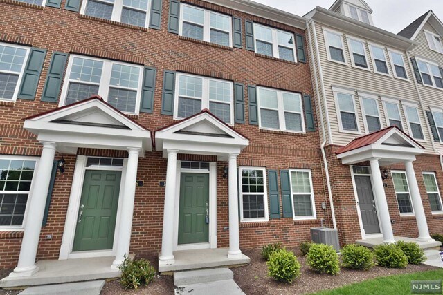 Building Photo - 14 Litchfield Ln