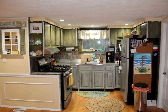 Building Photo - 7 Wallwind Dr