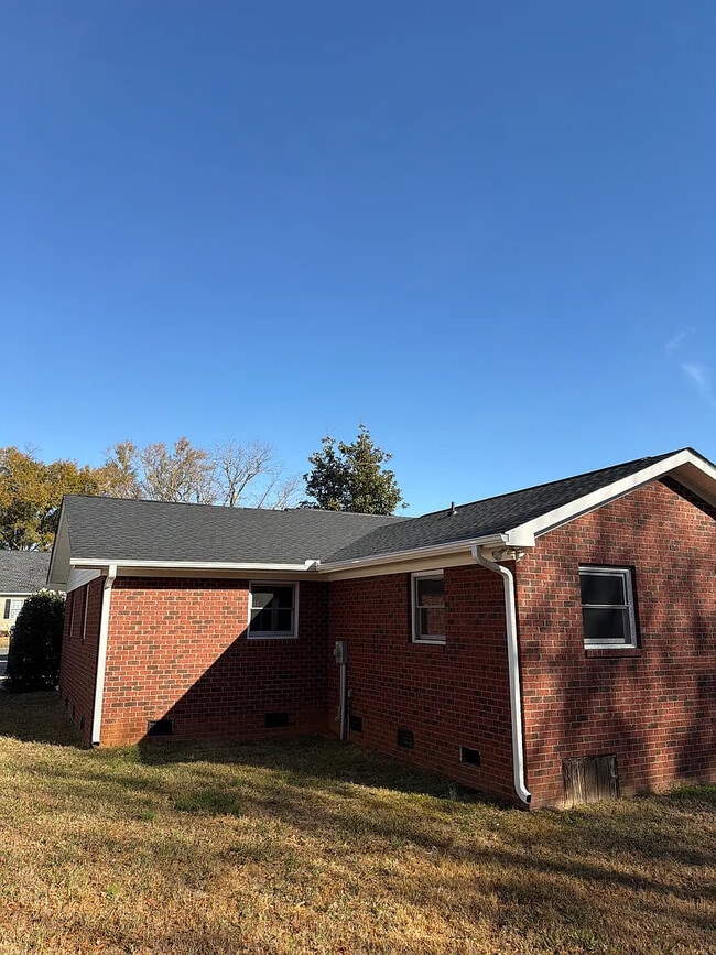 Foto del edificio - Room in House on Lucky Ct