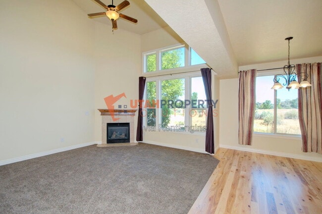 Building Photo - 696 W Warm Creek Bay