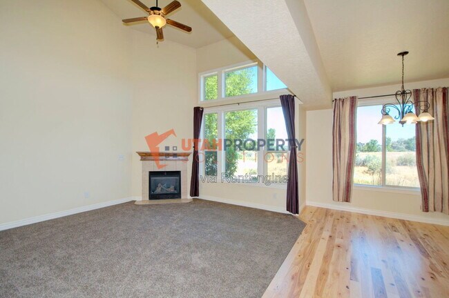 Foto del edificio - 696 W Warm Creek Bay