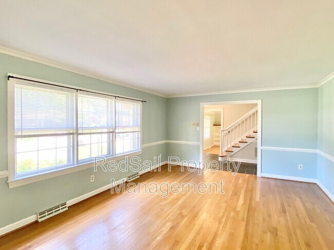 Foto del edificio - 487 Harwin Dr