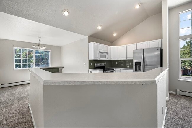 Building Photo - 712 Glen Ct