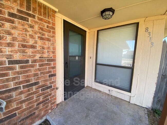 Foto del edificio - 8313 NW 7th St