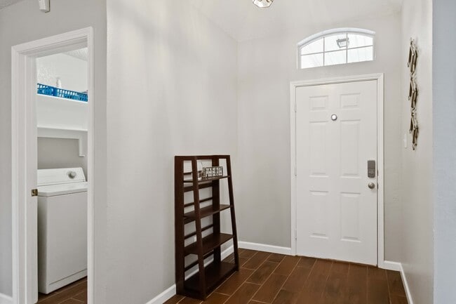 Foto del edificio - 425 Kelley Ct