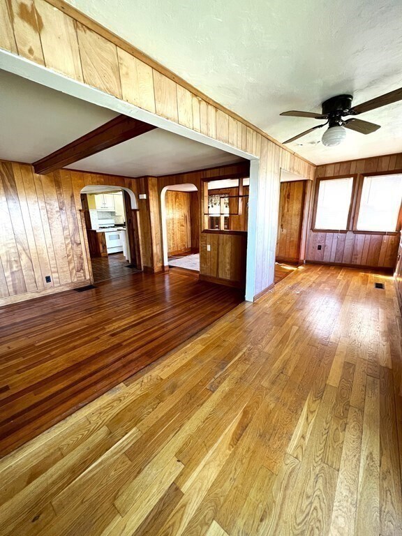 Building Photo - 137 Manet Ave