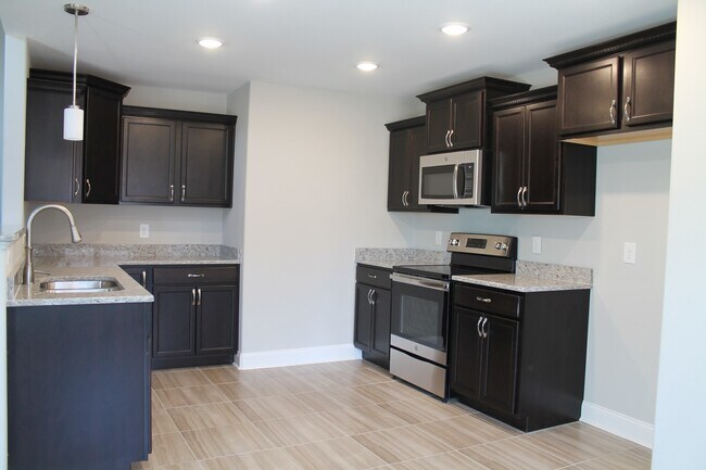 Building Photo - 272 Azalea Dr