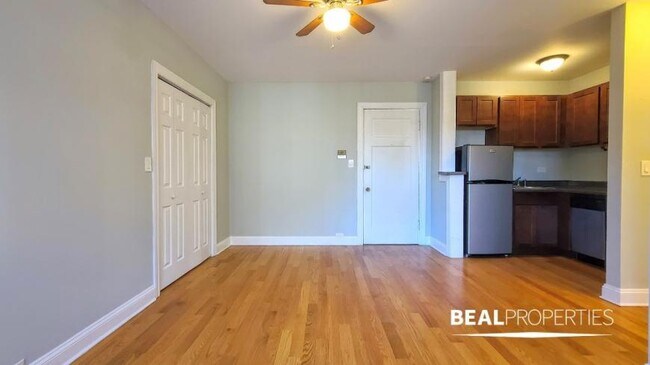 Building Photo - 0 bedroom in CHICAGO IL 60657