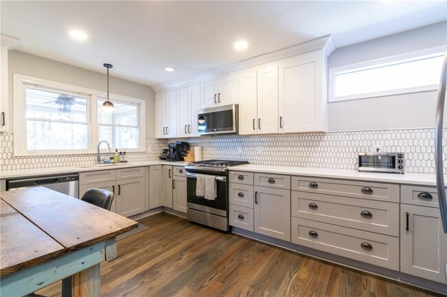 Building Photo - 2212 Defoors Ferry Rd NW