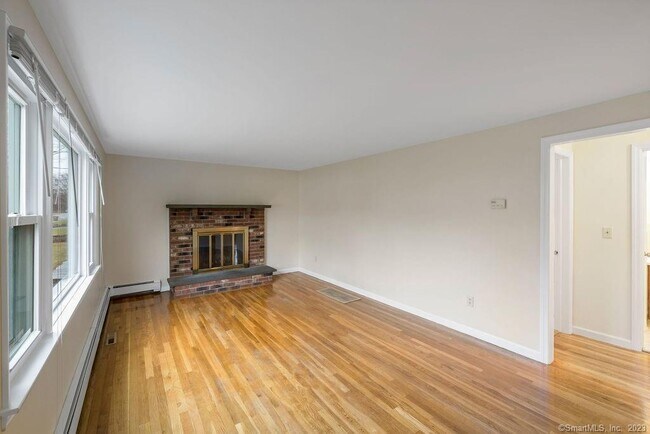Building Photo - 15 Barholm Ave
