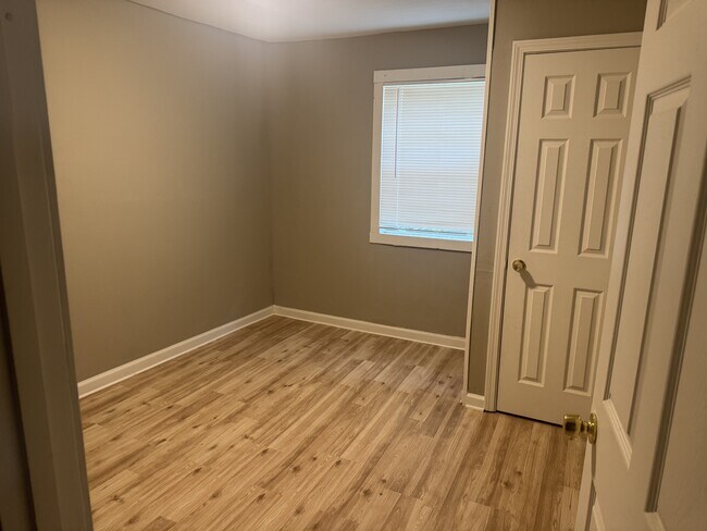 Building Photo - 3820 Byron Ave