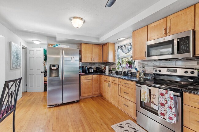 Kitchen/Dinning Combo - 57 June St