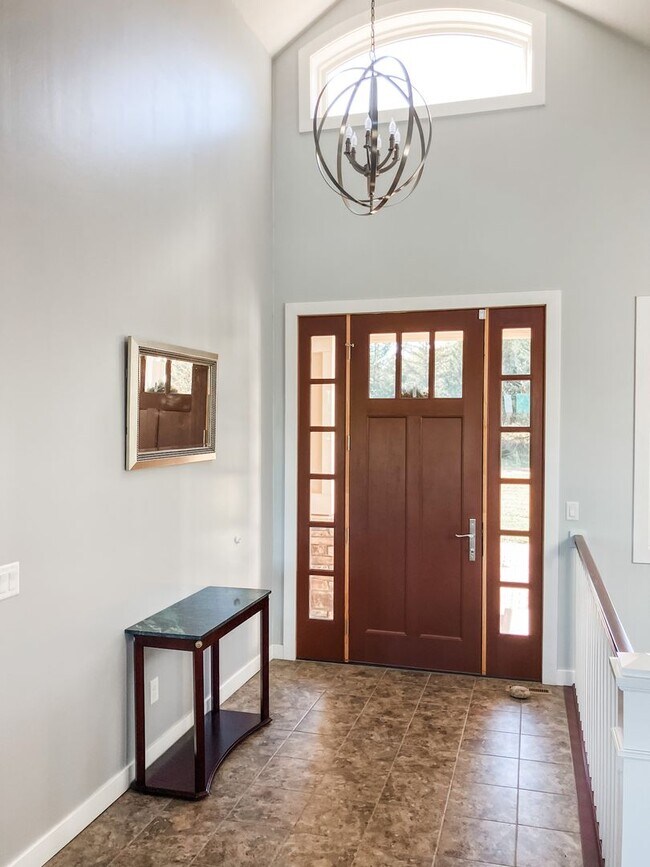 Foto del edificio - 220 Meadow Woods Dr