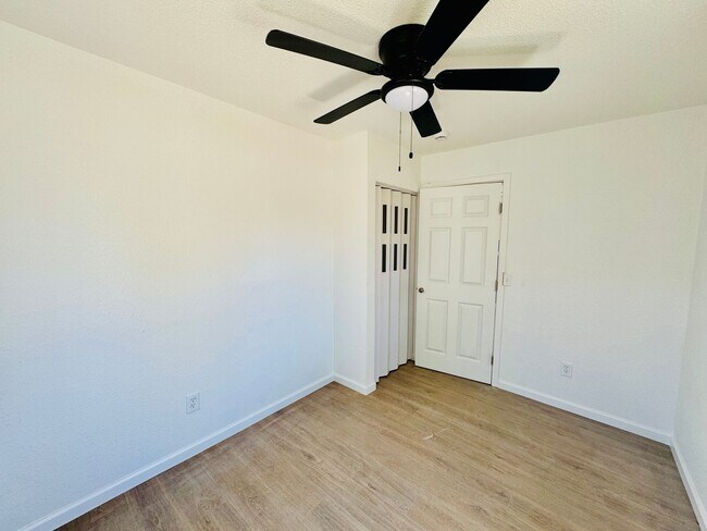 Foto del edificio - 2418 Blossom St