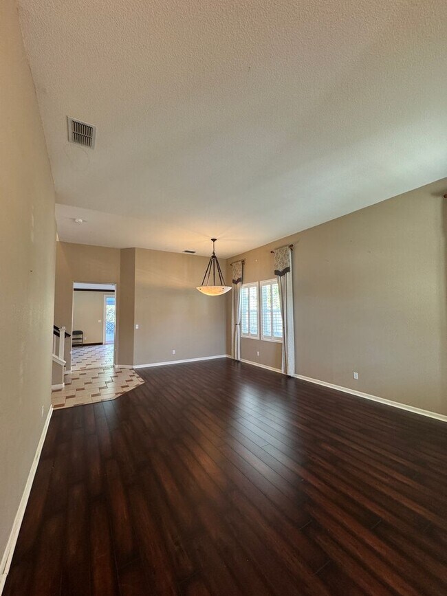Foto del edificio - 1762 River Oaks Cir