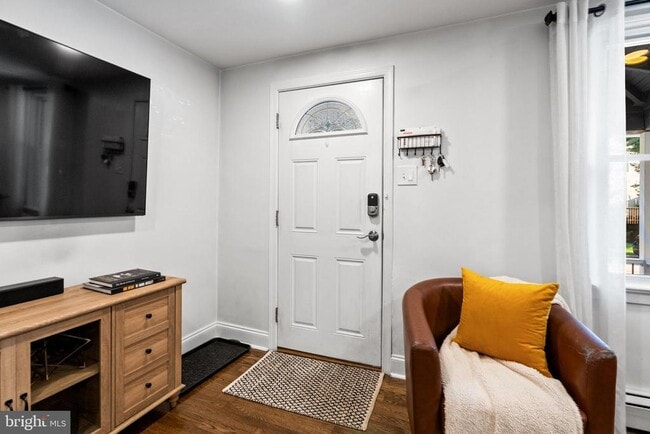 Building Photo - 547 Vanderslice St
