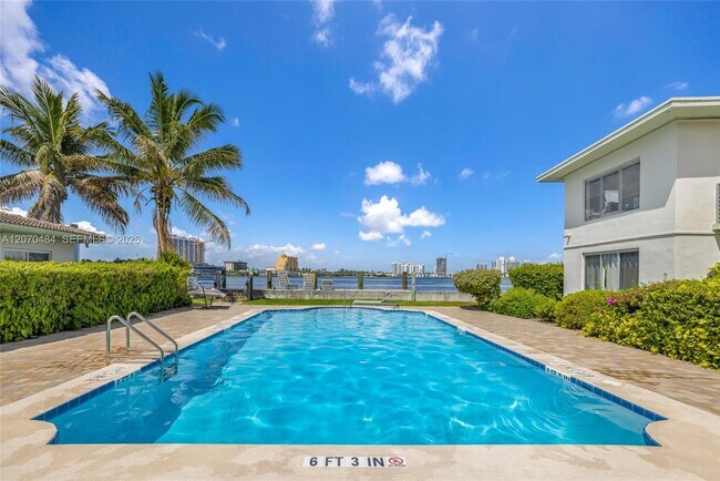 Foto del edificio - 2250 Bay Dr